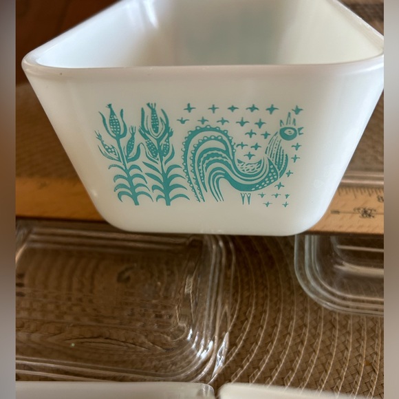 Pyrex set of 3 Butterprint Amish Turquoise Fridgies with lids - Picture 9 of 12